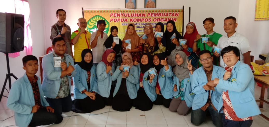 Kegiatan Penyuluhan Pembuatan Pupuk Kompos Organik Oleh Mahasiswa Kukerta UNRI Di Desa Sialang Pasung