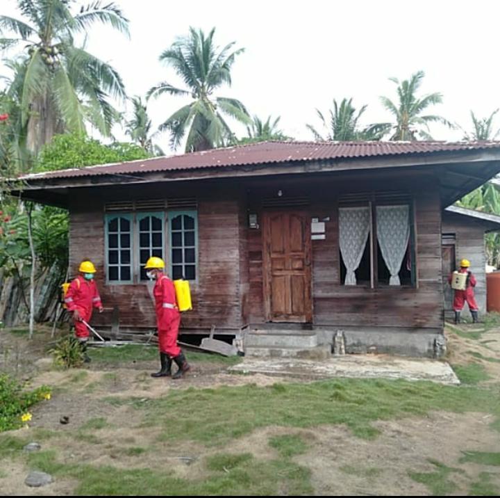 MPA Peduli dengan Melakukan Penyemprotan Disinfektan di Fasilitasi Umum dan Rumah-Rumah Penduduk