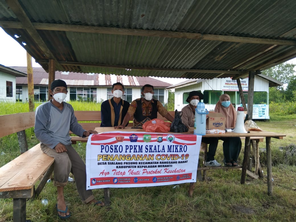 PENJAGAAN DI POSKO COVID-19 DI DESA SIALANG PASUNG