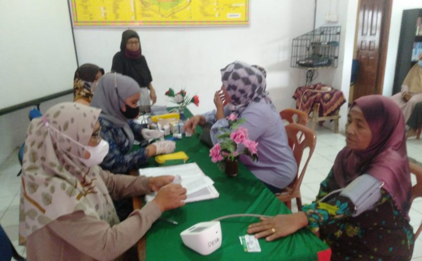 Posbindu Bulanan di Kantor Desa Sialang Pasung